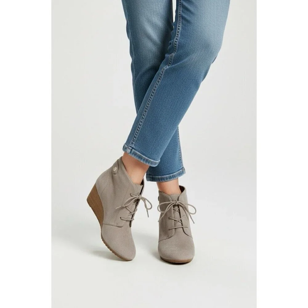 Dr. Scholl’s Suede Wedge Ankle Booties Taupe NWOB Size 9 (Fits 8.5–9)